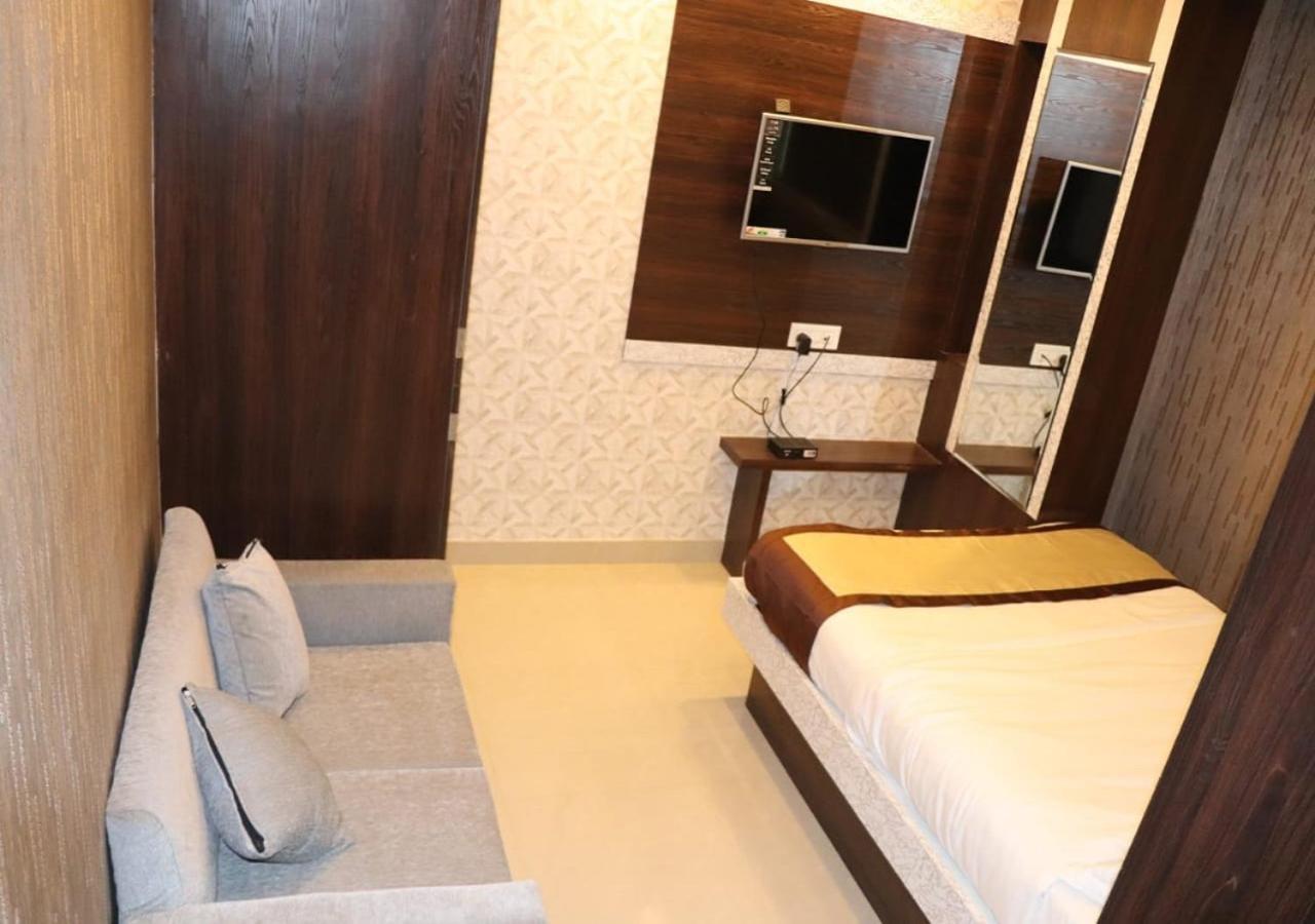 Hotel Angina Калькутта Экстерьер фото
