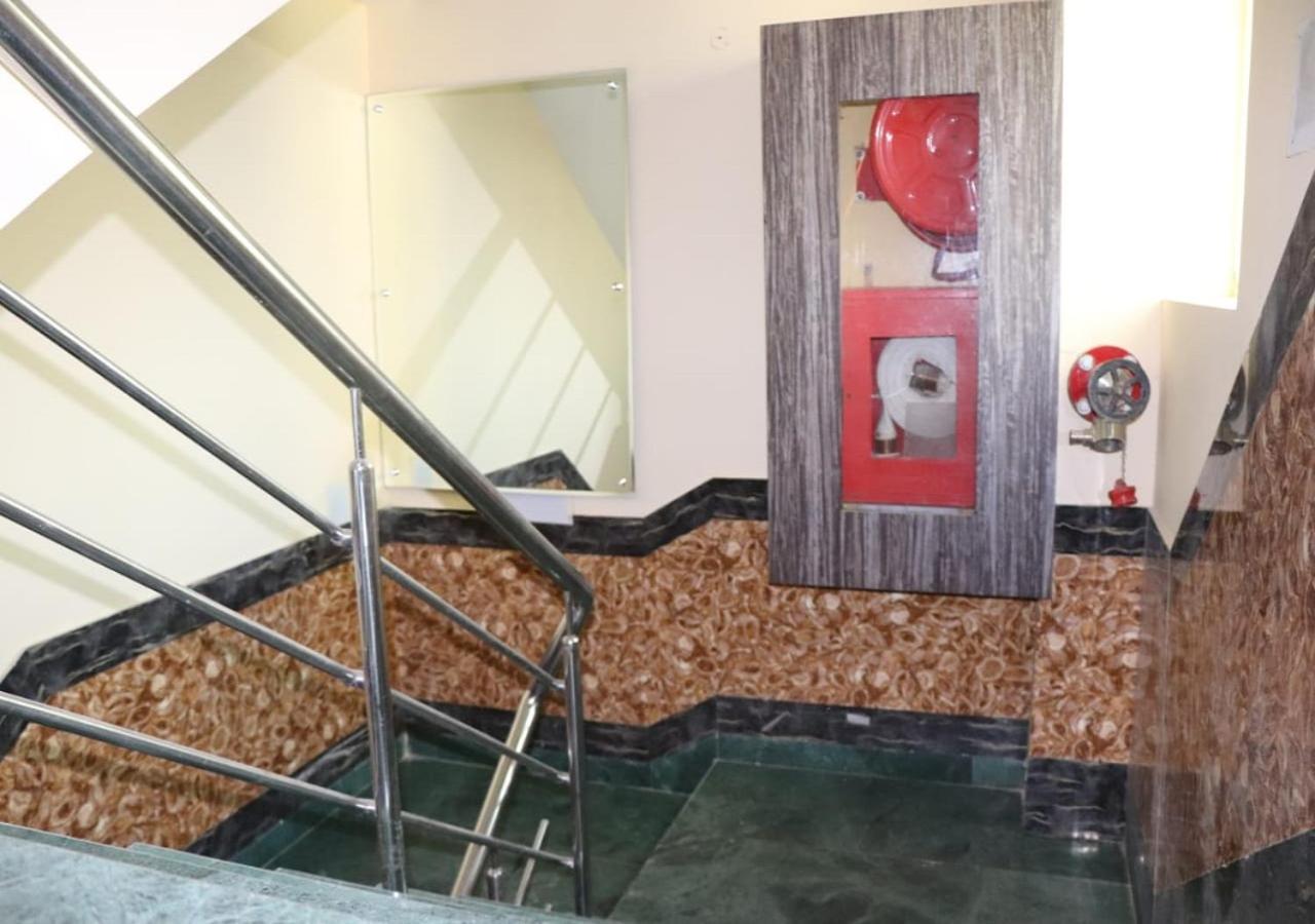 Hotel Angina Калькутта Экстерьер фото