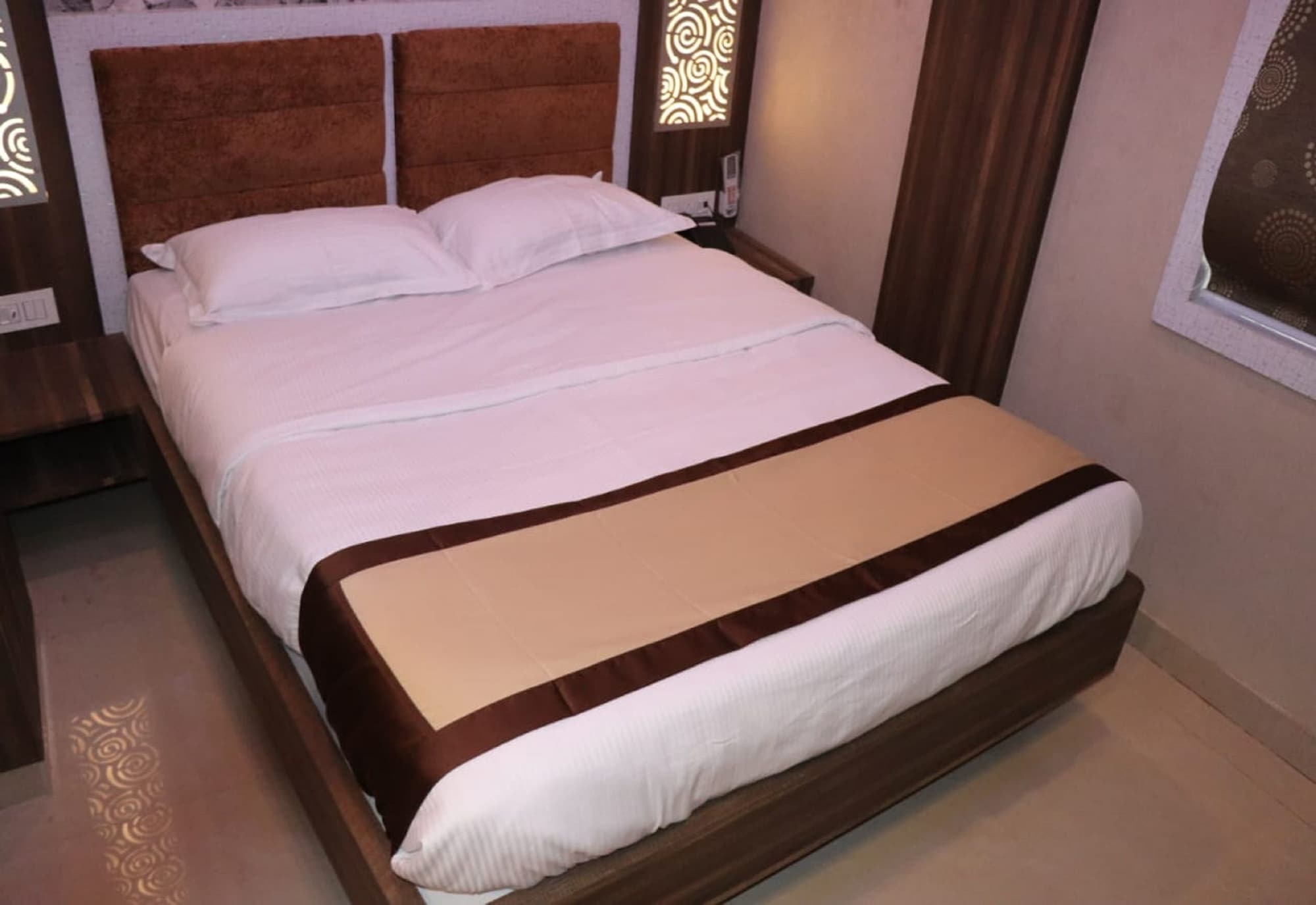Hotel Angina Калькутта Экстерьер фото